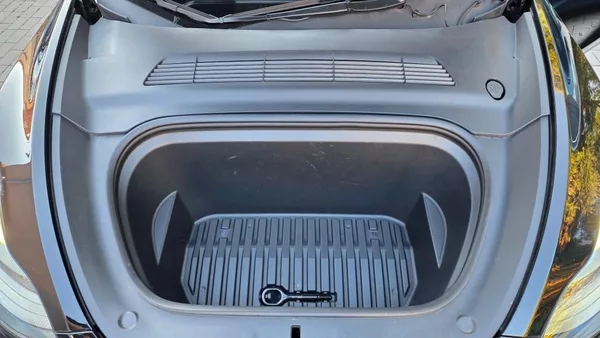 Tesla Model Y LR AWD DE Záruka SoH 92,7% - foto 37