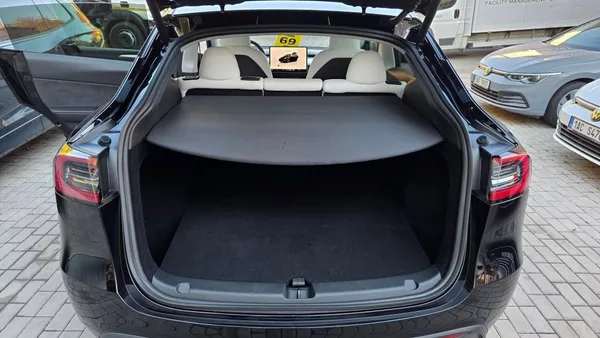 Tesla Model Y LR AWD DE Záruka SoH 92,7% - foto 8