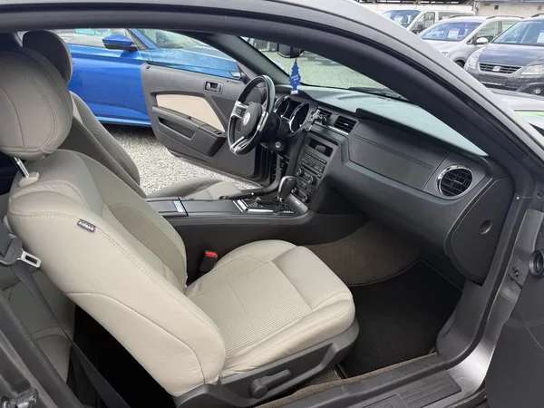 Ford Mustang 3.7 V6 - foto 11