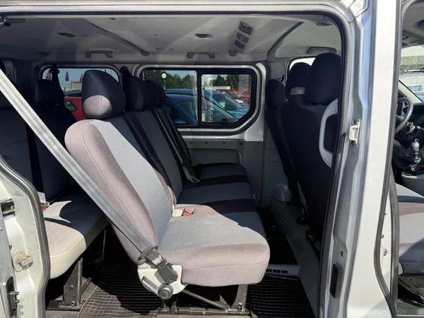 Renault Trafic 2.5 DCI PASSENGER 9 MÍST - foto 10