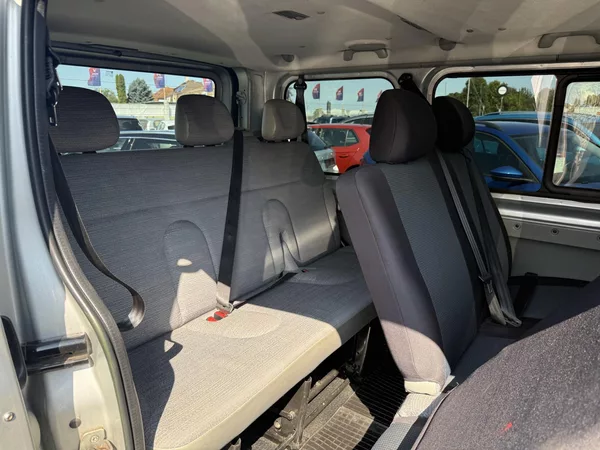 Renault Trafic 2.5 DCI PASSENGER 9 MÍST - foto 11