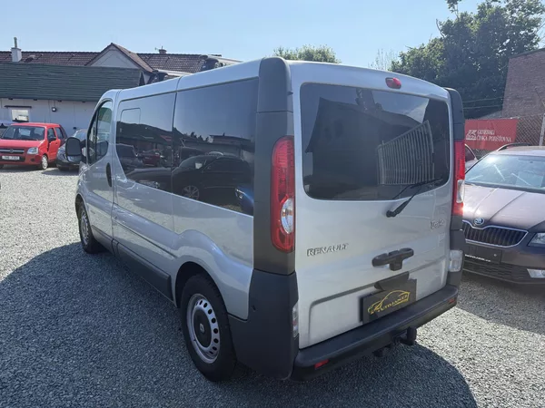 Renault Trafic 2.5 DCI PASSENGER 9 MÍST - foto 4