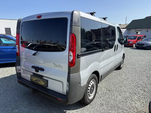 Renault Trafic 2.5 DCI PASSENGER 9 MÍST - foto 6