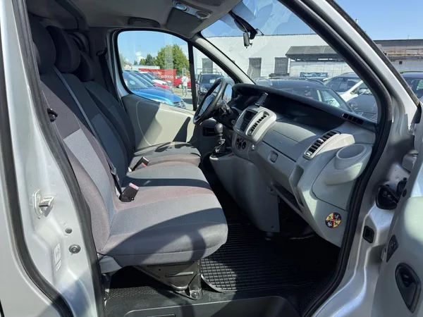 Renault Trafic 2.5 DCI PASSENGER 9 MÍST - foto 9