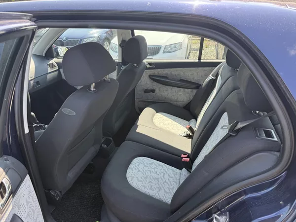 Škoda Fabia 1.4 MPI KLIMA - foto 9