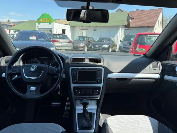 Škoda Octavia 2.0 TDI RS DSG - foto 7