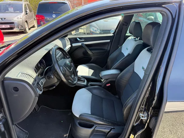 Škoda Octavia 2.0 TDI RS DSG - foto 8