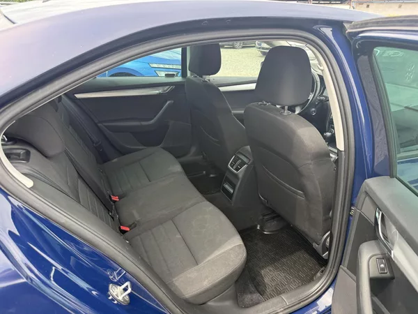 Škoda Octavia 1.6 TDI ELEGANCE - foto 11