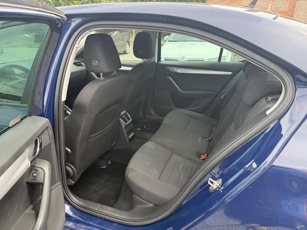 Škoda Octavia 1.6 TDI ELEGANCE - foto 9