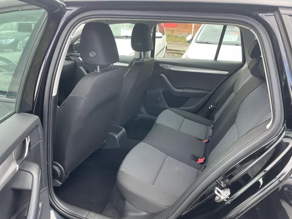 Škoda Octavia 1.2 TSI KOMBI - foto 8