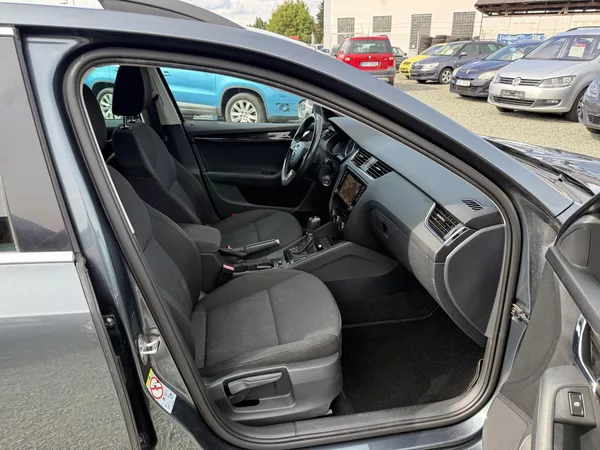 Škoda Octavia 1.6 TDI DSG STYLE - foto 10