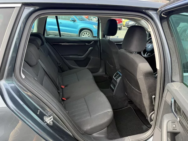 Škoda Octavia 1.6 TDI DSG STYLE - foto 11
