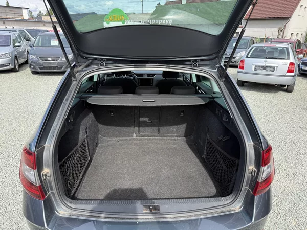 Škoda Octavia 1.6 TDI DSG STYLE - foto 12
