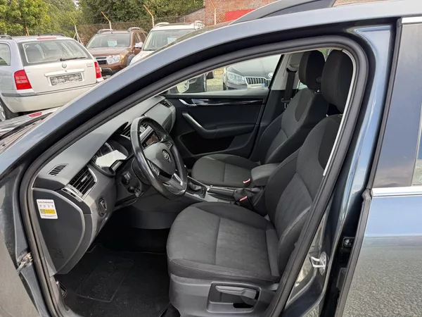Škoda Octavia 1.6 TDI DSG STYLE - foto 8