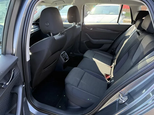Škoda Octavia 2.0 TDI DSG AMBITION ACC - foto 9