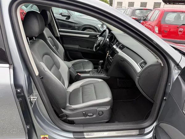 Škoda Superb 1.4 TSI AMBITION - foto 11
