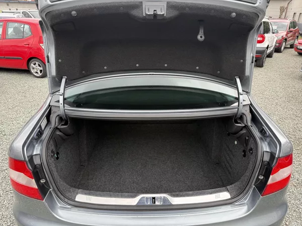 Škoda Superb 1.4 TSI AMBITION - foto 13