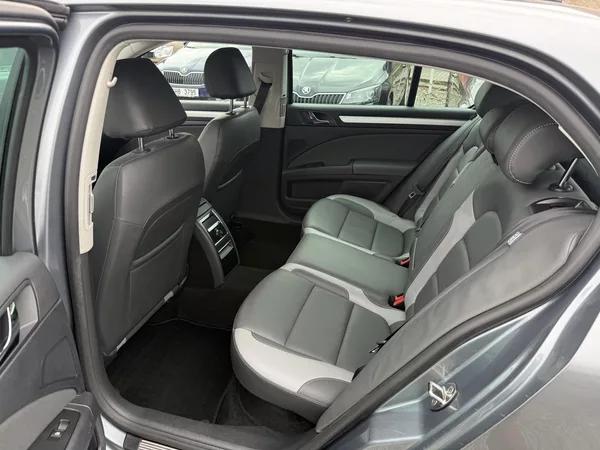 Škoda Superb 1.4 TSI AMBITION - foto 9