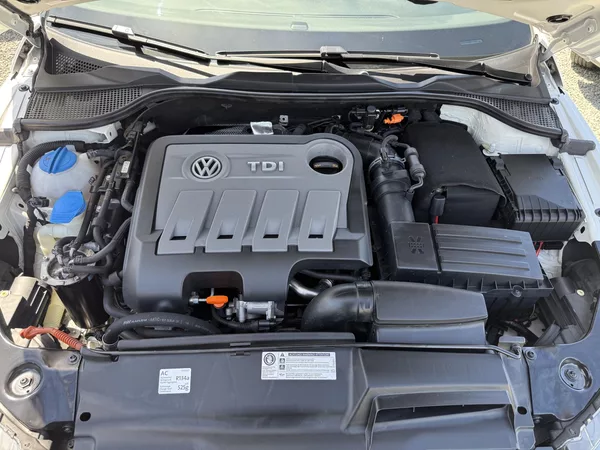 Volkswagen Scirocco 2.0 TDI DSG SPORT 125KW - foto 13