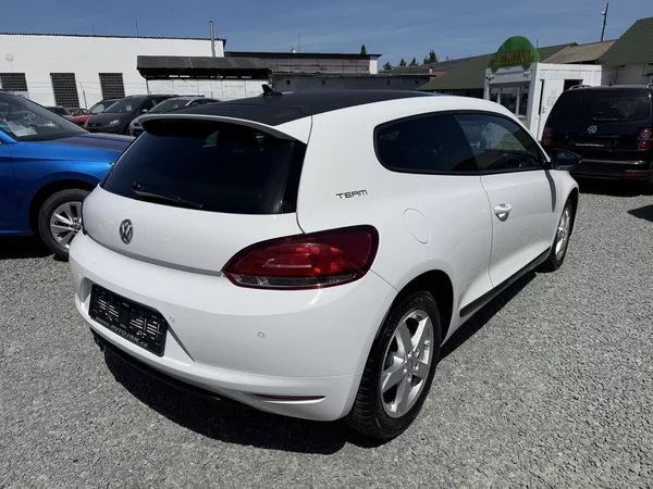 Volkswagen Scirocco 2.0 TDI DSG SPORT 125KW - foto 6
