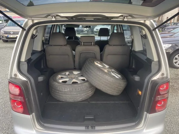 Volkswagen Touran 1.4 TSI 7 MÍST - foto 10