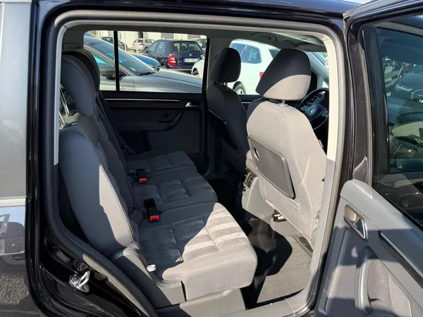 Volkswagen Touran 1.4 TSI HIGHLINE - foto 11