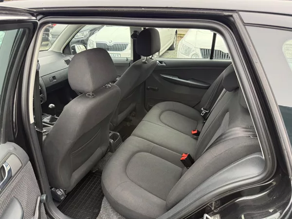 Škoda Fabia 1.4 16V 59KW AMBIENTE - foto 9