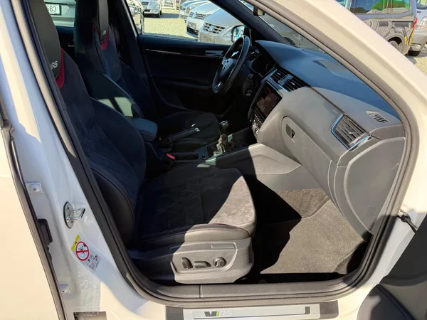 Škoda Octavia 2.0 TSI RS 245 - foto 10