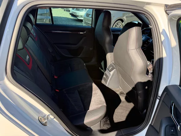 Škoda Octavia 2.0 TSI RS 245 - foto 11