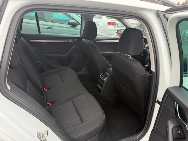 Škoda Octavia 1.5 TSI DSG CLEVER - foto 11