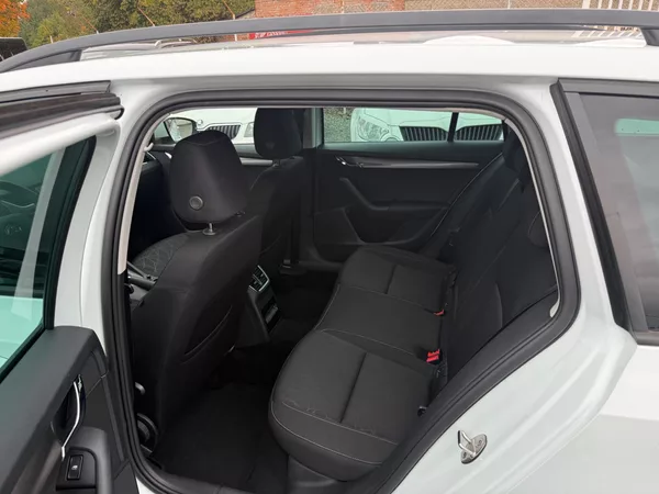 Škoda Octavia 1.5 TSI DSG CLEVER - foto 9