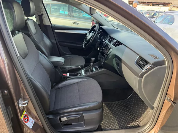 Škoda Octavia 2.0 TDI ELEGANCE - foto 10
