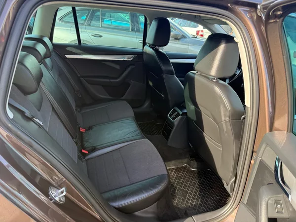Škoda Octavia 2.0 TDI ELEGANCE - foto 11