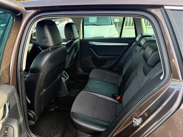 Škoda Octavia 2.0 TDI ELEGANCE - foto 9