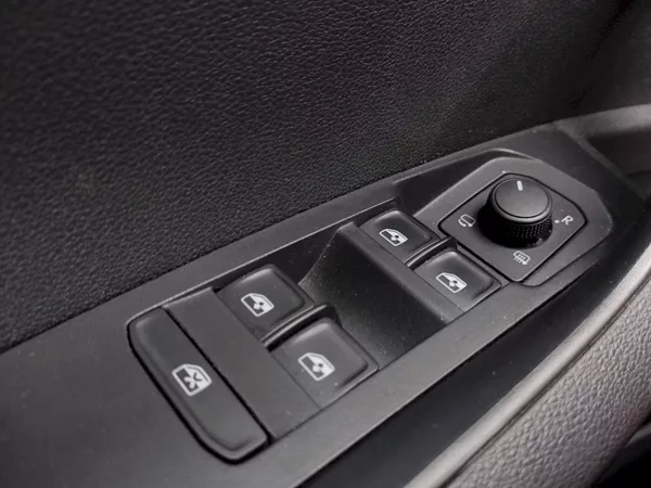Škoda Karoq Ambition 1,5 Tsi DSG - foto 24