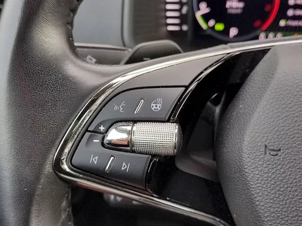 Škoda Karoq Ambition 1,5 Tsi DSG - foto 28