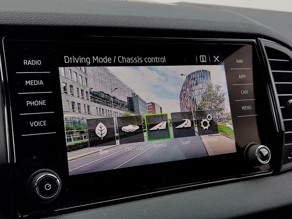 Škoda Karoq SportLine + 1,5 Tsi 110 Kw - foto 16