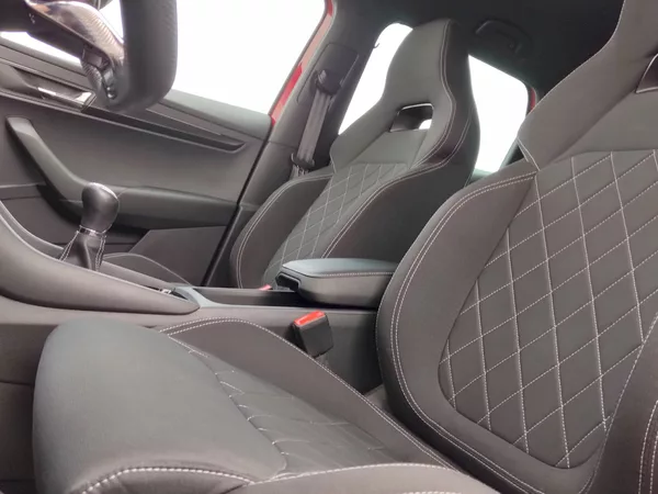 Škoda Karoq SportLine + 1,5 Tsi 110 Kw - foto 23