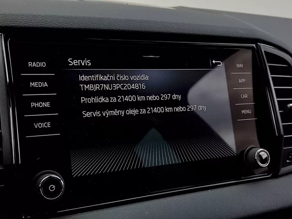 Škoda Karoq SportLine + 1,5 Tsi 110 Kw - foto 9