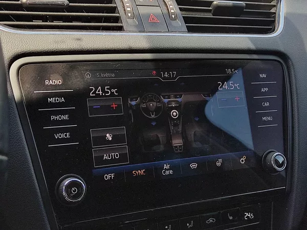 Škoda Octavia Style Extra 2,0 Tdi 110 Kw DSG - foto 14