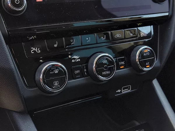 Škoda Octavia Style Extra 2,0 Tdi 110 Kw DSG - foto 20