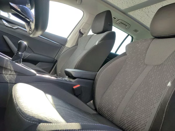 Škoda Octavia Combi Style Comfort 2,0 tdi 11 - foto 25