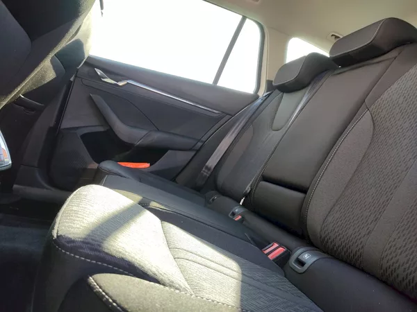 Škoda Octavia Combi Style Comfort 2,0 tdi 11 - foto 29