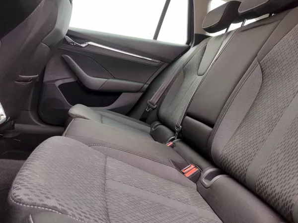 Škoda Octavia Combi Style 2,0 Tdi DSG Pan - foto 27