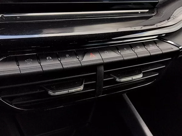 Škoda Octavia combi SportLine 2,0 tdi 110 Kw - foto 21