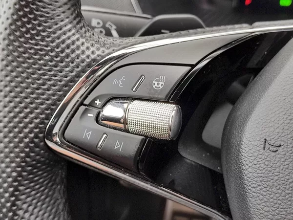 Škoda Octavia combi SportLine 2,0 tdi 110 Kw - foto 30