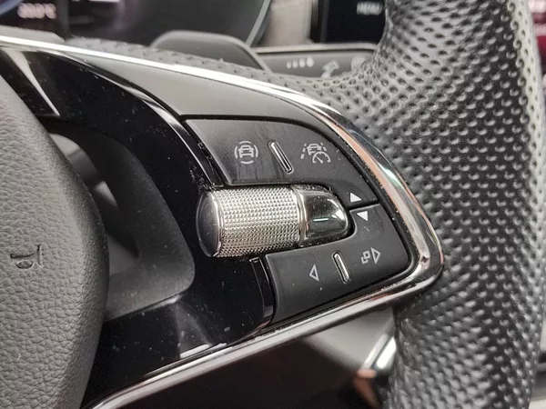 Škoda Octavia combi SportLine 2,0 tdi 110 Kw - foto 31
