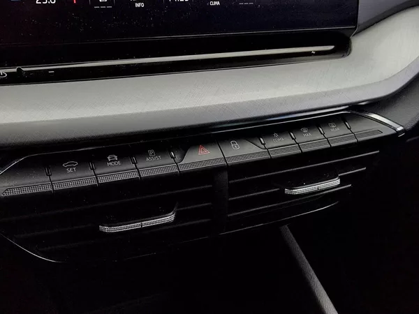 Škoda Octavia Combi Tour 2,0 Tdi 110 Kw DSG - foto 20