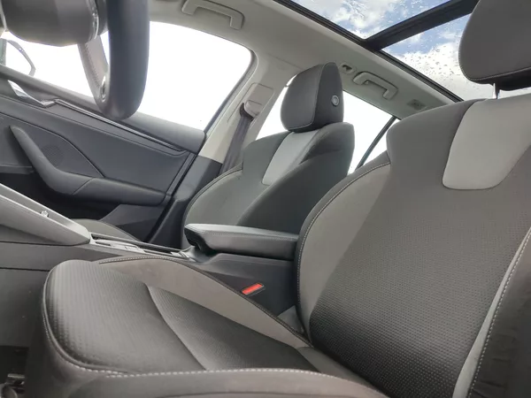 Škoda Octavia Combi Tour 2,0 Tdi 110 Kw DSG - foto 23