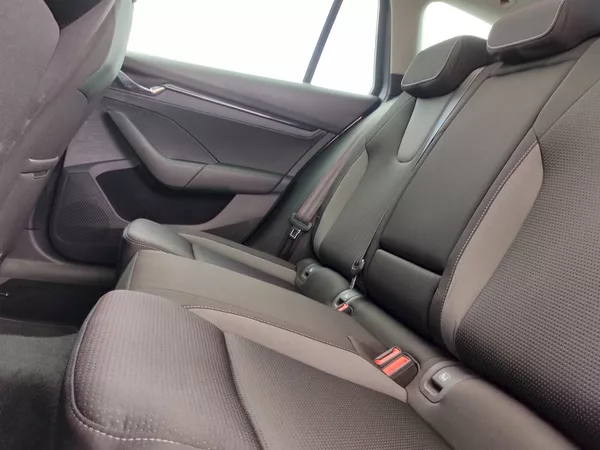 Škoda Octavia Combi Tour 2,0 Tdi 110 Kw DSG - foto 26
